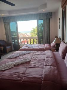 Postel nebo postele na pokoji v ubytování Aksarai hotel
