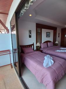 Postel nebo postele na pokoji v ubytování Aksarai hotel