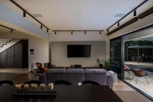 Μια τηλεόραση ή/και κέντρο ψυχαγωγίας στο Villa Zorina heated pool 45 m2, Jacuzzi & sauna
