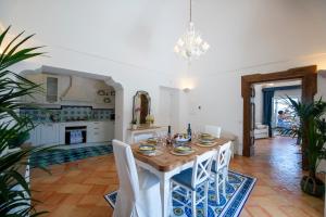 a kitchen and dining room with a table and chairs at Casa Don Ciccio Positano in Positano