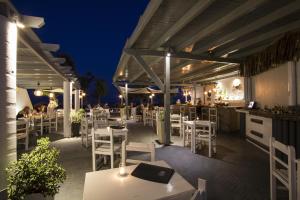 Um restaurante ou outro lugar para comer em Sea View Beach Hotel