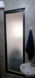Koupelna v ubytování Airbnb in Nairobi + 3 fotografie