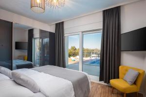 Ένα ή περισσότερα κρεβάτια σε δωμάτιο στο Villa Golden Ananas, 45 m2 headet pool, seaview +48 φωτογραφίες