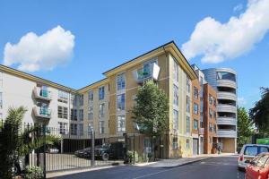 a building on a street with cars parked in front of it at GRANGE City 2 Bed Modern Apartment by Tower Bridge London Bridge in London