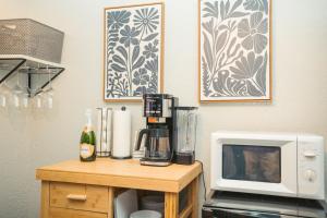 Köök või kööginurk majutusasutuses Windsor Retreat Private Basement Suite