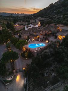 an aerial view of a house with a swimming pool at Ca'n Beneït in Binibona