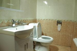 Koupelna v ubytování Debredamo Hotel