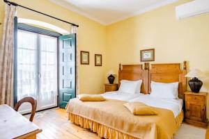 Postel nebo postele na pokoji v ubytování Casa da Arvore