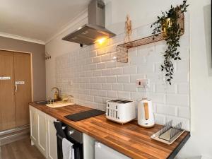 a kitchen with a counter with a toaster on it at Cosy & Convenient space near M1, EM Airport & City in Nottingham