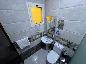 Koupelna v ubytování PRIMOTEL Suites As Salamah