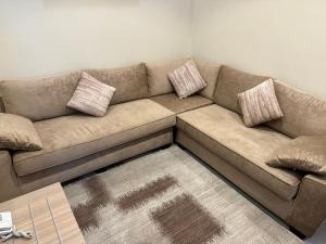 Posezení v ubytování PRIMOTEL Suites As Salamah