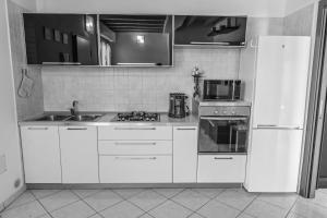 Una cocina o zona de cocina en Casa Azzurra