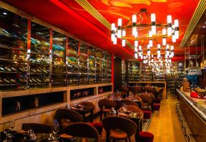 Restorāns vai citas vietas, kur ieturēt maltīti, naktsmītnē Hilton Bangkok Grande Asoke