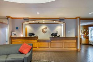 a lobby with a waiting area with a couch and a mirror at Comfort Suites Boise West Meridian in Meridian