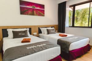 Postel nebo postele na pokoji v ubytování Pangkor Sandy Beach Resort