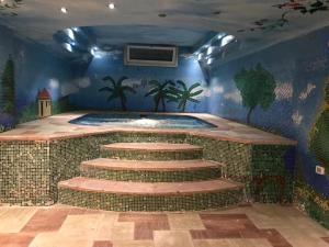 Fotografija v galeriji nastanitve Cheerful standalone villa with pool and waterfall v Kairu
