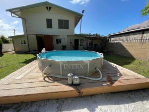 a bath tub sitting on a deck in front of a house at Osso fu mi ati (huis van mijn hart) in Paramaribo