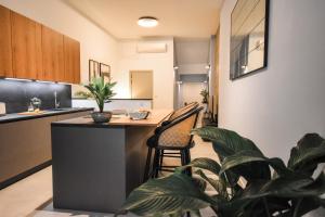 Η κουζίνα ή μικρή κουζίνα στο Naomi's Studio - Designer Furnished in the heart of Sliema