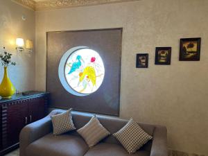 Fotografija v galeriji nastanitve Cheerful standalone villa with pool and waterfall v Kairu