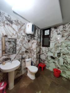 a bathroom with a toilet and a sink at Mid Hills Home Stay in Kasauli