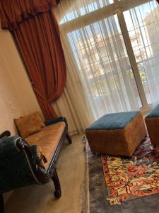 Fotografija v galeriji nastanitve Cheerful standalone villa with pool and waterfall v Kairu