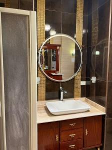 Fotografija v galeriji nastanitve Cheerful standalone villa with pool and waterfall v Kairu