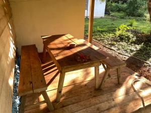 een houten tafel en bank op een patio bij Jermaine quiet house in Lazi +2 foto's