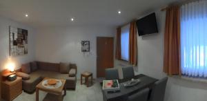 Χώρος καθιστικού στο Bichlhof Bärfra Ferienwohnung Am Brunnen