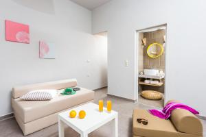 Postel nebo postele na pokoji v ubytování Anemos Suites by Estia