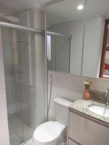 a bathroom with a shower and a toilet and a sink at Apartamento Aconchegante in Brasília