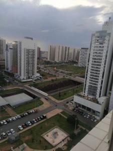 an aerial view of a city with tall buildings at Apartamento Aconchegante in Brasília