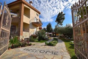 Gallery image of Nikiti Spathies Resort - Studio apartment by Spathies Beach in Kalogria