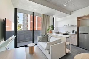 Cuina o zona de cuina de One26 On M Luxury serviced apartments - By Elevate