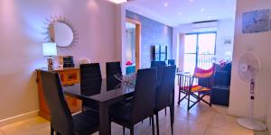 Zona de estar de Unobstructred seaviews, 2BR, Kingbeds, Fully ACd
