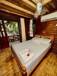 Ένα ή περισσότερα κρεβάτια σε δωμάτιο στο Mistica Island Hostel - Isla Palma