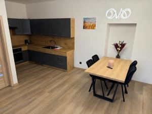 Afbeelding uit fotogalerij van Apartmán Alfa in Měcholupy +5 foto's