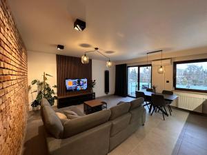 Μια τηλεόραση ή/και κέντρο ψυχαγωγίας στο Apartament Opieszyn 15
