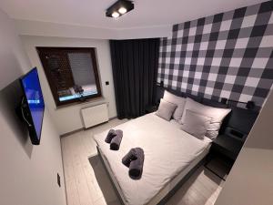 Tempat tidur dalam kamar di Apartament Opieszyn 15