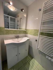 Koupelna v ubytování Maison Meublée Montignac-Lascaux