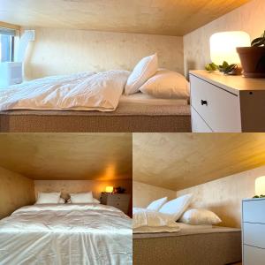 Schlafzimmer mit einem Bett mit weißer Bettwäsche und Kissen in der Unterkunft Peaceful studio loft, Stockholm in Stockholm