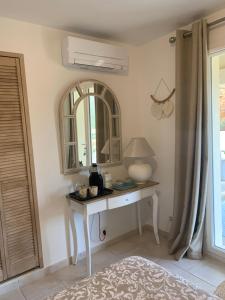 Fotografie z fotogalerie ubytování Suite dans un petit paradis v destinaci La Londe-les-Maures + 1 fotografie