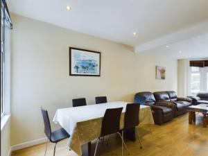 a living room with a table and a couch at Cosy 4 bedroom, 3 bathroom home - 5 mins from East Croydon station in South Norwood
