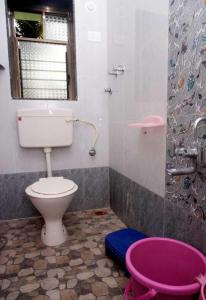 A bathroom at Yash Homestay