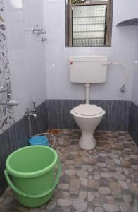A bathroom at Yash Homestay