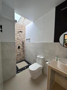 Koupelna v ubytování Boli Villa Thoddoo + 37 fotografií