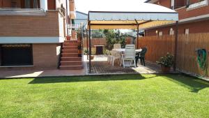 A garden outside Alloggio Gladiolo