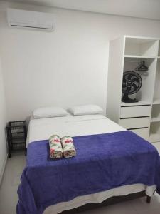 Ένα ή περισσότερα κρεβάτια σε δωμάτιο στο Ap 8Jardins de Taperapuan