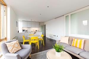 a living room with two couches and a table at Comfortable Modern Flat in Shoreditch in London