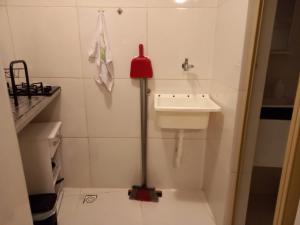 Bilik mandi di Suíte Studio 3 Enseada Tortuga Mobiliada +10 gambar