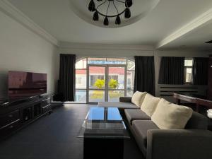 Гостиная зона в Natural Pool Villa Pattaya 4 BEDROOM